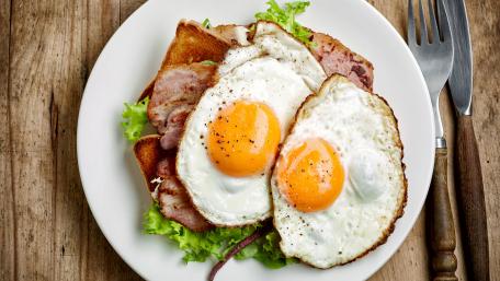 Fried egg with bacon wallpaper