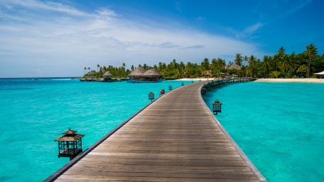 Tropical bungalows in Halaveli, Maldives wallpaper