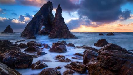 Majestic Coastal Serenity at Sunset wallpaper