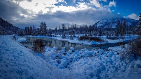 Winter's Tranquil River Escape in 4K wallpaper
