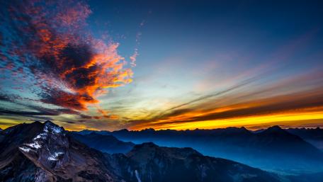 Sunset Symphony over Majestic Mountain Ridge wallpaper