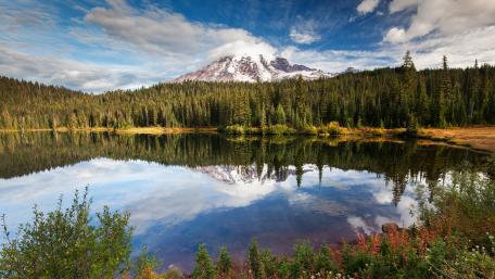 Awesome mountain lake reflection wallpaper