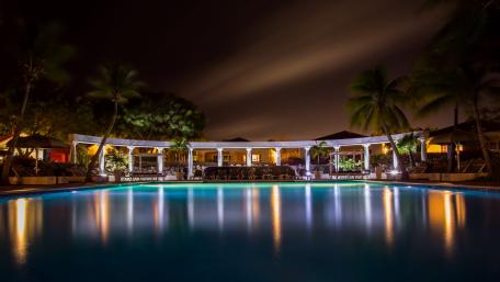 Tranquil Night at the Luxe Resort Hotel wallpaper
