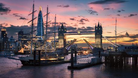 Tower Bridge at dawn wallpaper