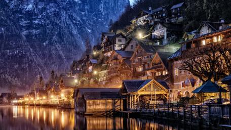 Evening lights in Hallstatt wallpaper