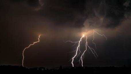 Electric Nightfall in the Stormy Sky wallpaper