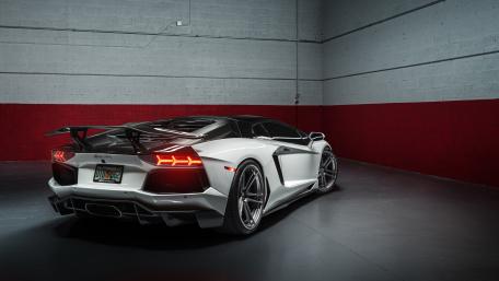 Lamborghini Aventador wallpaper