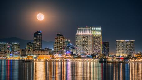 Full moon above San Diego wallpaper