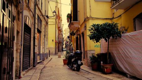 Italian alley wallpaper