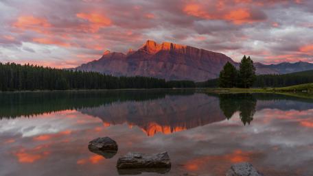 Two Jack Lake (Banff National Park) wallpaper