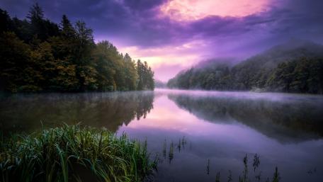 Misty dawn reflection wallpaper