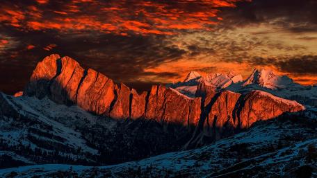 Mountain top in the sunlight wallpaper