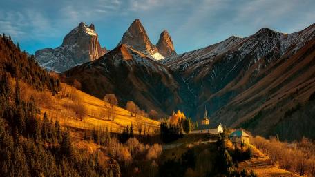 Church in the Dolomites wallpaper