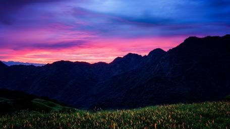 Pink Horizon Over Taiwan Mountains at Sunset wallpaper