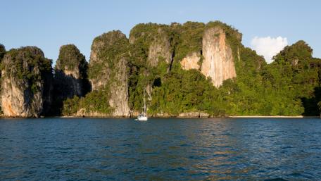 Serene Coastal Escape with Sailing Views wallpaper
