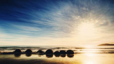 Moeraki Boulders Beach (New Zealand) wallpaper