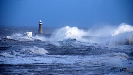 Tynemouth North Pier Lighthouse wallpaper
