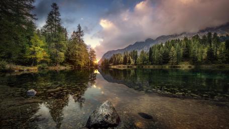 Mountain lake reflection wallpaper