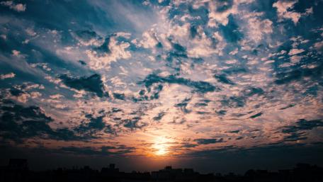 Evening Sky Over the Cityscape wallpaper