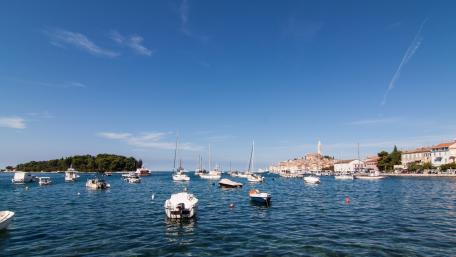 Tranquil Marina Under Blue Sky wallpaper