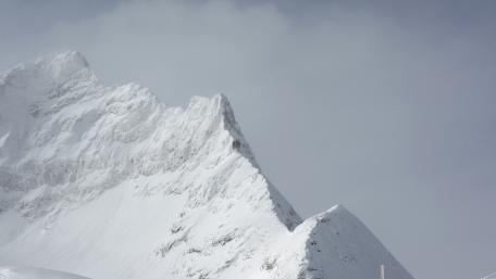 Hut on the ridge wallpaper