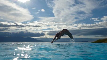 Female swimmer wallpaper