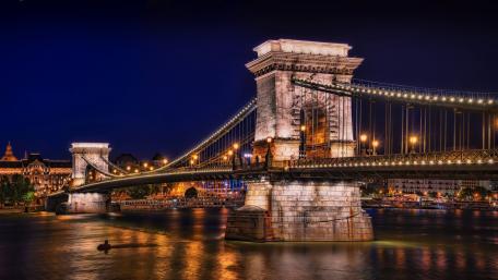 Széchenyi Chain Bridge at night (Hungary) wallpaper