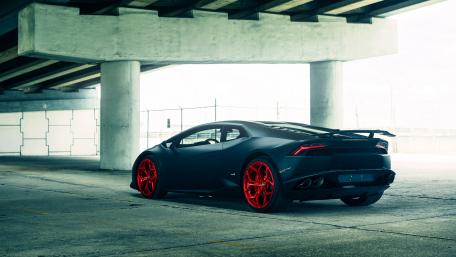Black Lamborghini Huracan with red rims wallpaper
