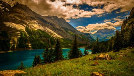 Oeschinen Lake wallpaper