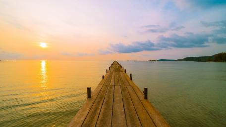 Long pier wallpaper