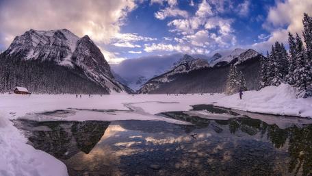 Lake Louise in winter wallpaper