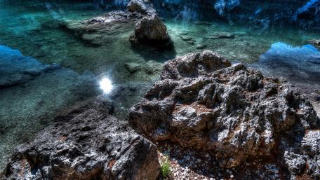 Crystal clear water wallpaper