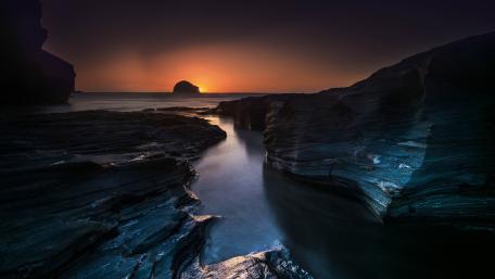Sea in the twilight wallpaper