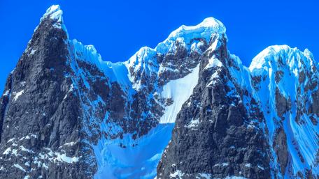 Snowy peaks wallpaper