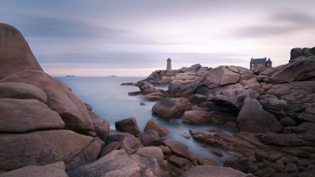 Ploumanac'h Lighthouse (France) wallpaper