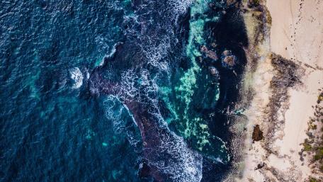 Coastal Serenity in Stunning 4K Clarity wallpaper
