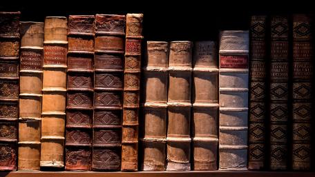 Old books on the bookshelf wallpaper