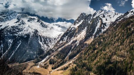 Landscape with mountains wallpaper