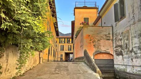 Charming Alleyway in a Picturesque Town wallpaper