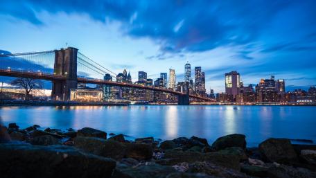 Brooklyn Bridge under the blue clouds wallpaper