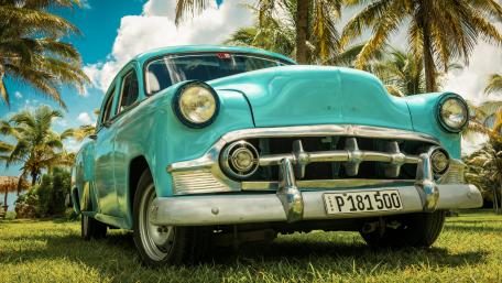 Vintage car under the palms wallpaper
