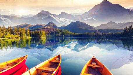 Rowing boats on the Strbske Pleso wallpaper