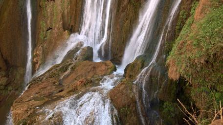 Waterfall on the rocks wallpaper