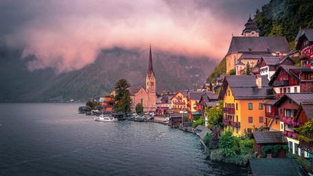Hallstatt under the clouds wallpaper