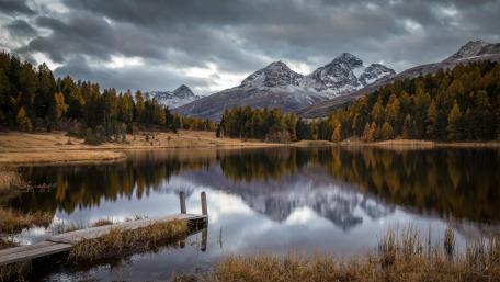 Small lake in the mountains wallpaper