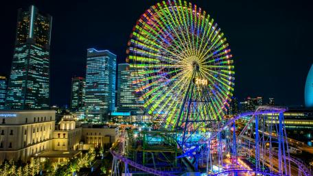 Illuminated ferris wheel wallpaper