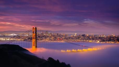 Golden Gate Bridge on a misty evening wallpaper