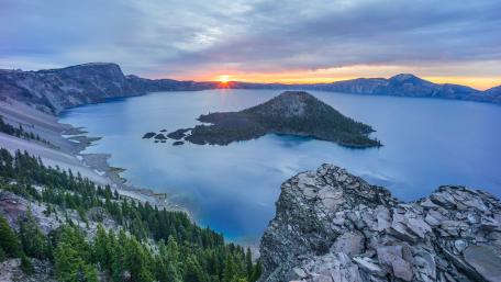 Wizard Island, Crater Lake National Park wallpaper