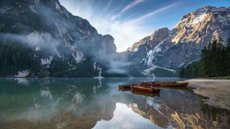 Boats at the bank of the Lake Prags wallpaper