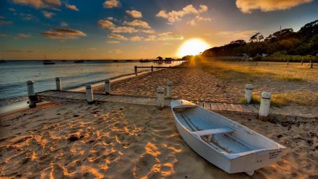 White boat in the sand wallpaper